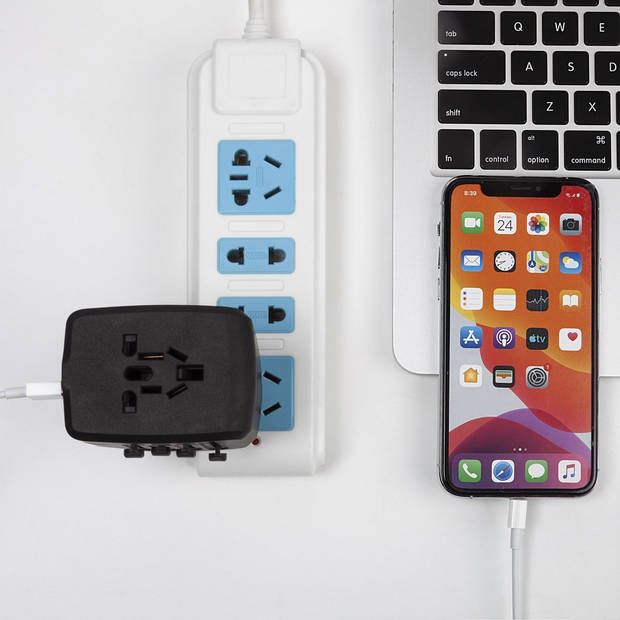 ForDig Universele Wereldstekker met 4 Fast Charge USB en 1 USB-C Poort - Reisstekker Geschikt voor 150+ Landen