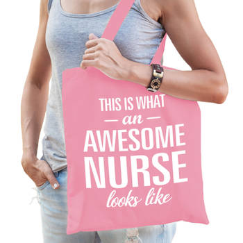 Bellatio Decorations cadeau tas voor verpleegkundige - roze - katoen - 42 x 38 cm - awesome nurse - Feest Boodschappenta