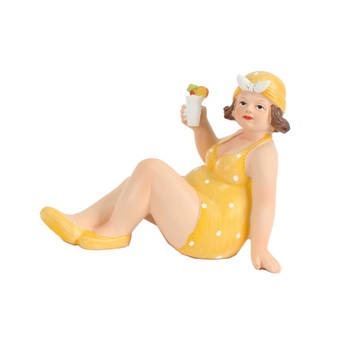 Home decoratie beeldje dikke dame zittend - geel badpak - 17 cm - Beeldjes