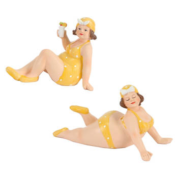 Woonkamer decoratie beeldjes set van 2 dikke dames - geel badpak - 17 cm - Beeldjes