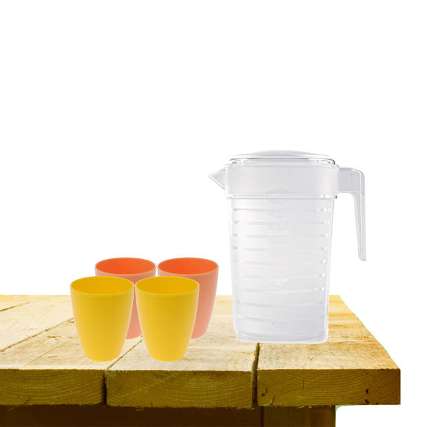 Set van 1x waterkan 1 liter met drinkbekers 2x geel en 2x oranje - Schenkkannen