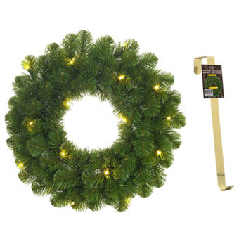 Groene verlichte kerstkransen/deurkransen met 30 LEDS 60 cm en met gouden hanger - Kerstkransen