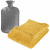 Fleece deken/plaid Okergeel 125 x 150 cm en een warmwater kruik 2 liter - Plaids