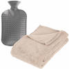 Fleece deken/plaid Beige 130 x 180 cm en een warmwater kruik 2 liter - Plaids