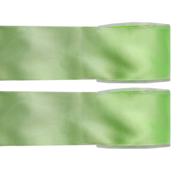 2x Groene satijnlint rollen 2,5 cm x 25 meter cadeaulint verpakkingsmateriaal - Cadeaulinten