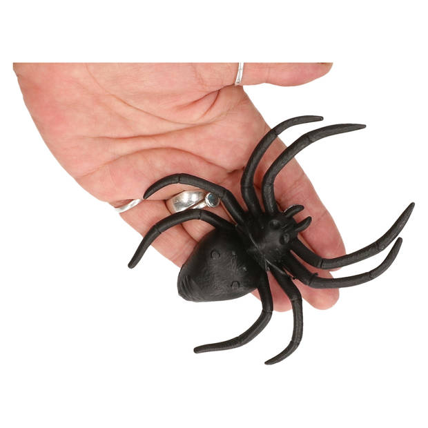 Fiestas Nep spinnen/spinnetjes 12 cm - zwart - 2x stuks - Horror/griezel thema decoratie beestjes - Feestdecoratievoorwe
