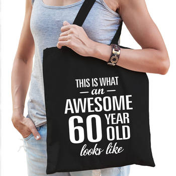 Awesome 60 year / 60 jaar verjaardag cadeau tas zwart voor dames - Feest Boodschappentassen