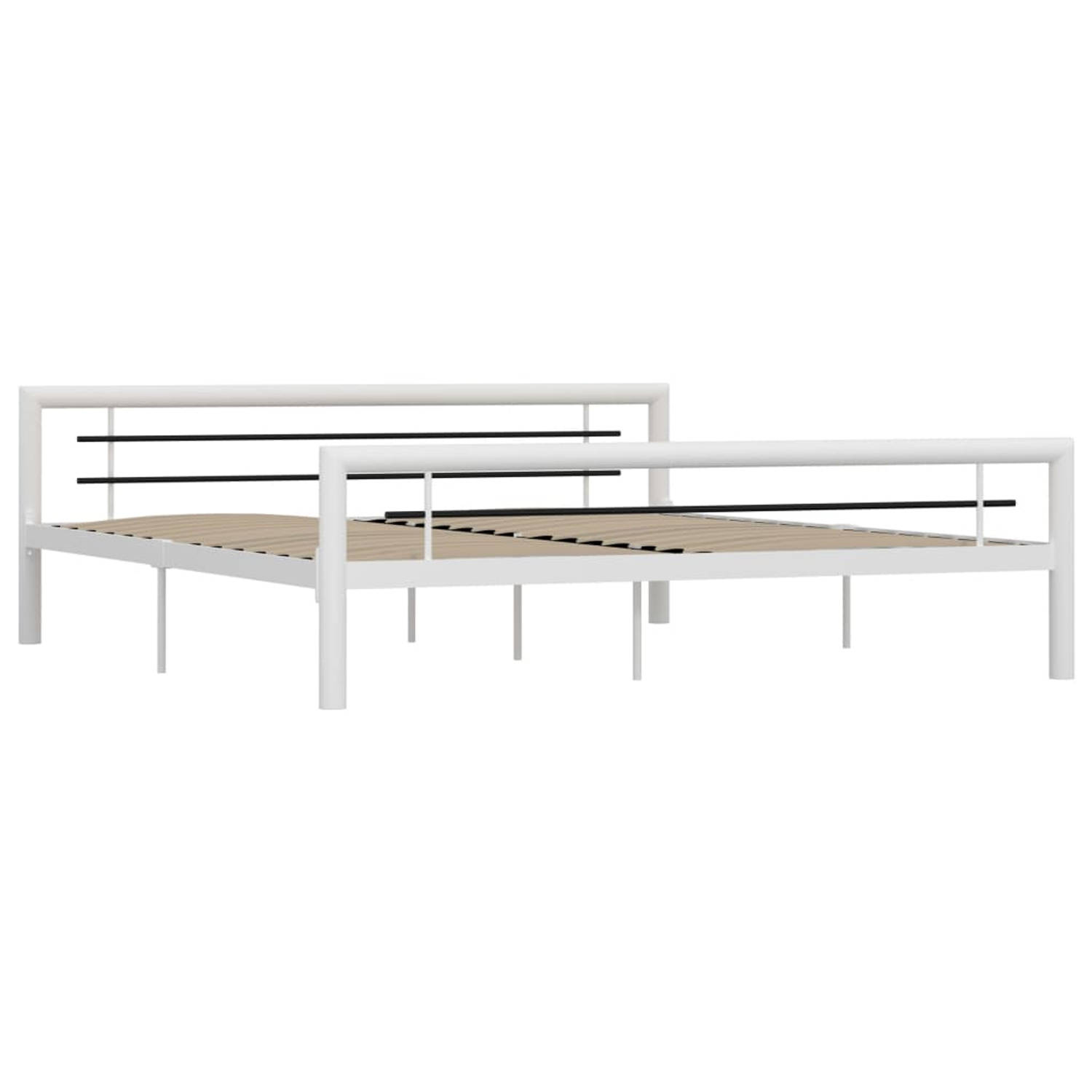The Living Store Metalen Bedframe - Elegant en Klassiek - Bed - 180x200 cm - Ken- Massieve constructie