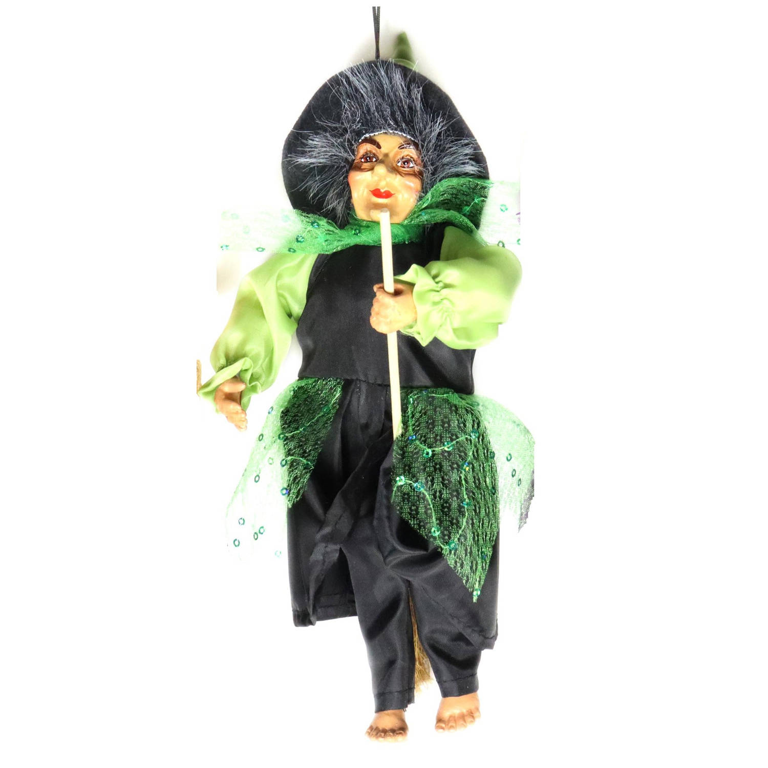 Creation decoratie heksen pop vliegend op bezem 35 cm zwart-groen Halloween versiering Halloween pop