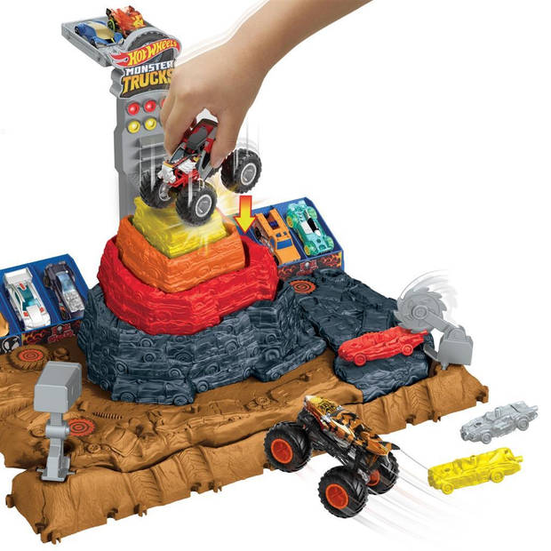 Hot Wheels Arena Smashers Main Event Bone Shaker's Ultimate Crush Yard