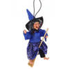 Creation decoratie heksen pop - vliegend op bezem - 10 cm - zwart/blauw - Halloween versiering - Halloween poppen