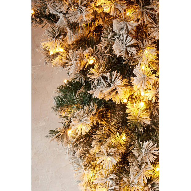 Wintervalley Trees - Kunstkerstboom George met LED verlichting - 180x118cm - Besneeuwd