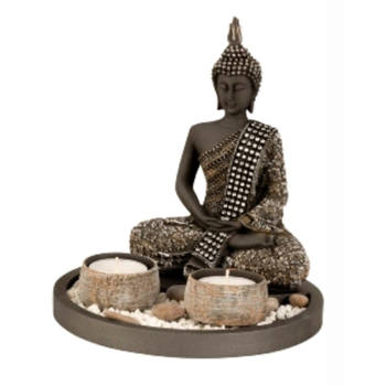 Boeddha beeldje met 2 kaarshouders op schaal - kunststeen - goud/zwart - 18 x 21 cm - deco artikel - Beeldjes
