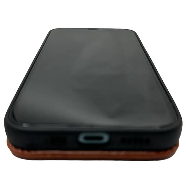 HEM Luxe Lederen Back Cover - Geschikt voor iPhone 13 - Bruin - Telefoonhoesje / Achterkant voor 3 pasjes