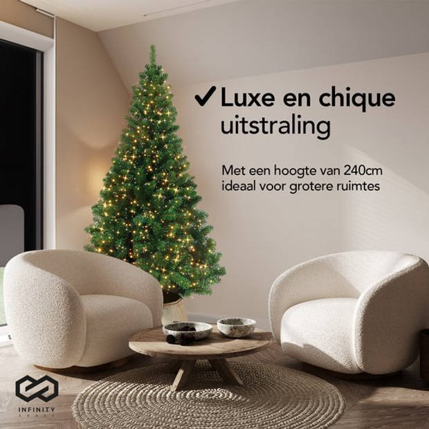 Infinity Goods Kunstkerstboom Met LED Verlichting - 240 cm - Realistische Kunststof Kerstboom - Metalen Standaard -