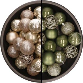 Kunststof kerstballen 74x stuks champagne en legergroen 6 cm - Kerstbal