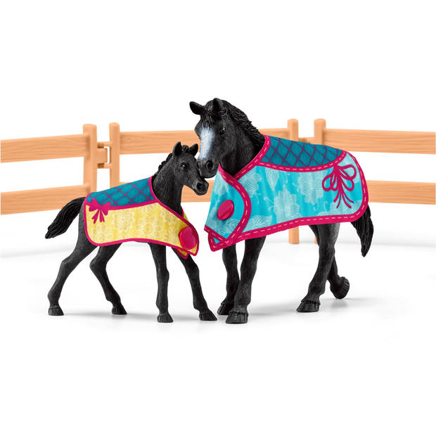 Schleich HORSE CLUB Paardenbox met merrie en veulen 42611