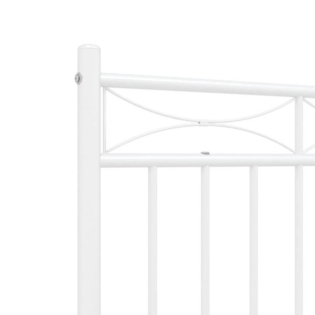 vidaXL Bedframe met hoofd- en voeteneinde metaal wit 135x190 cm