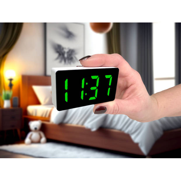 Caliber Kleine Wekker - Digitale Klok - Geschikt als kinderwekker - Slaapkamer - Automatisch dimmen - 3 Alarmen -