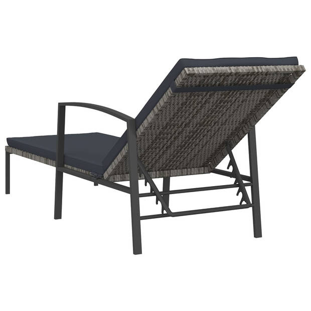 The Living Store Ligbed - Grijs - Poly Rattan en Gepoedercoat Staal - 195x60cm - Verstelbare Rugleuning