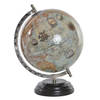 Items Deco Wereldbol/globe op voet - kunststof - blauw - home decoratie artikel - D20 x H28 cm - Wereldbollen