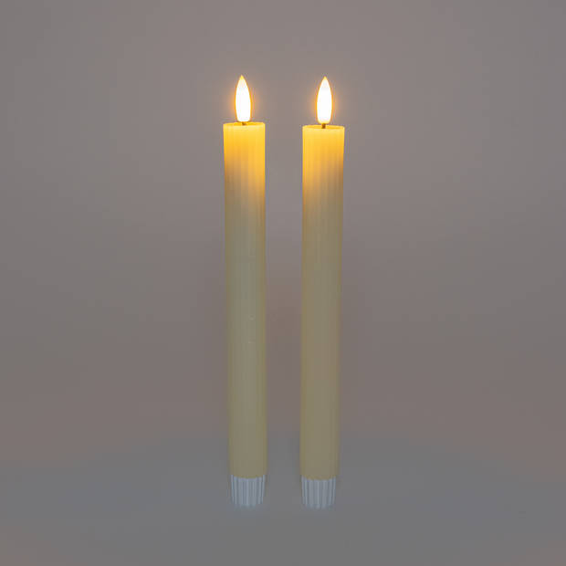 Anna's Collection Led dinerkaarsen - 2x st - ivoor wit - ribbel - 23 cm - LED kaarsen