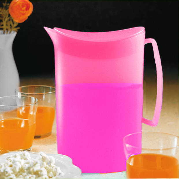 Juypal Schenkkan/waterkan - 2x - fuchsia roze - 2 liter - kunststof - L20 x H23 cm - met deksel - Schenkkannen