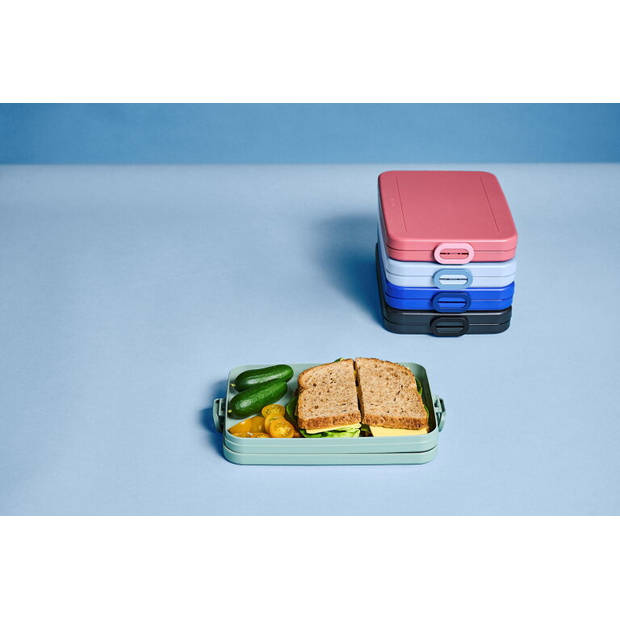 Mepal Lunchbox Take a Break Flat - Geschikt voor 4 boterhammen - Voor een Laptoptas - Broodtrommel - Vivid Blue