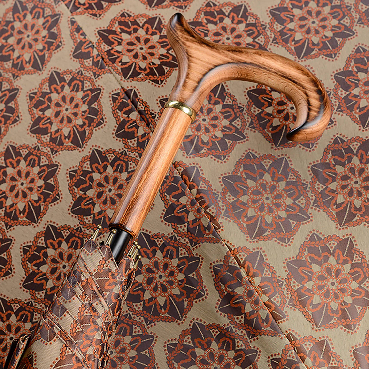 Gastrock Paraplu wandelstok - Italiaanse satijn stof - Beige - Derby handvat - Doorsnede 90 cm - 78 cm lang