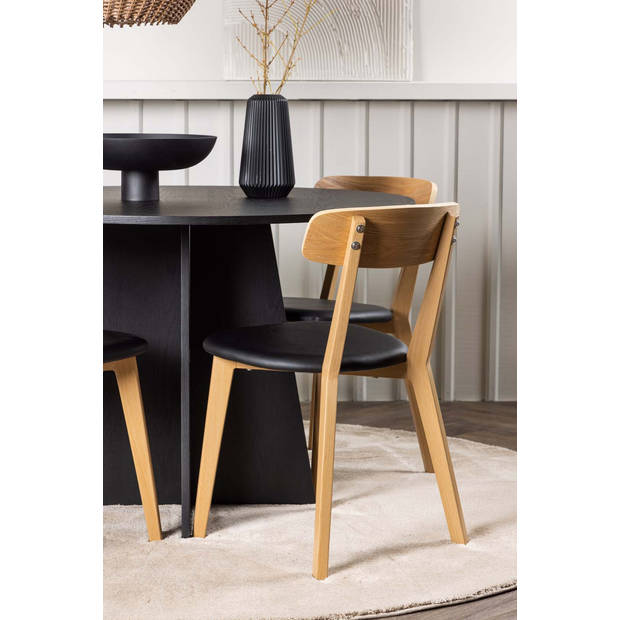 Bootcut eethoek tafel zwart en 4 Sanjos stoelen naturel.