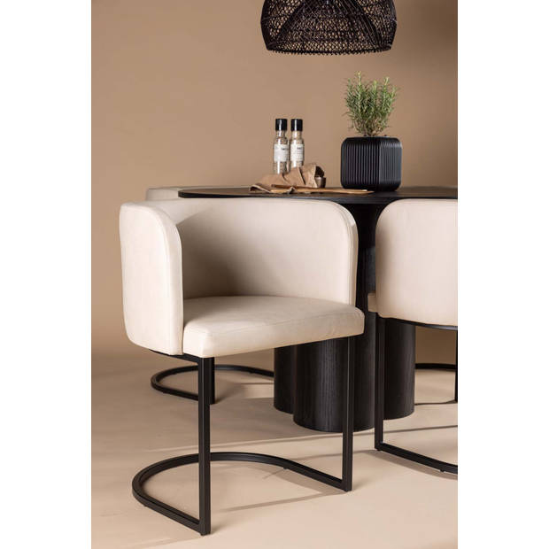 Olivia eethoek tafel zwart en 4 Simrishamn stoelen beige.