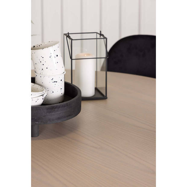 Olivia eethoek tafel whitewash en 4 Polar stoelen zwart.