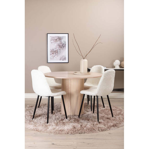 Bianca eethoek tafel whitewash en 4 Polar stoelen wit.