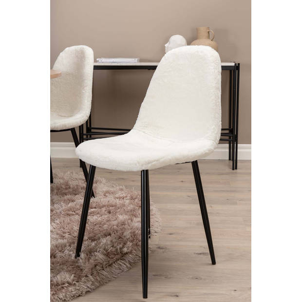 Bianca eethoek tafel whitewash en 4 Polar stoelen wit.