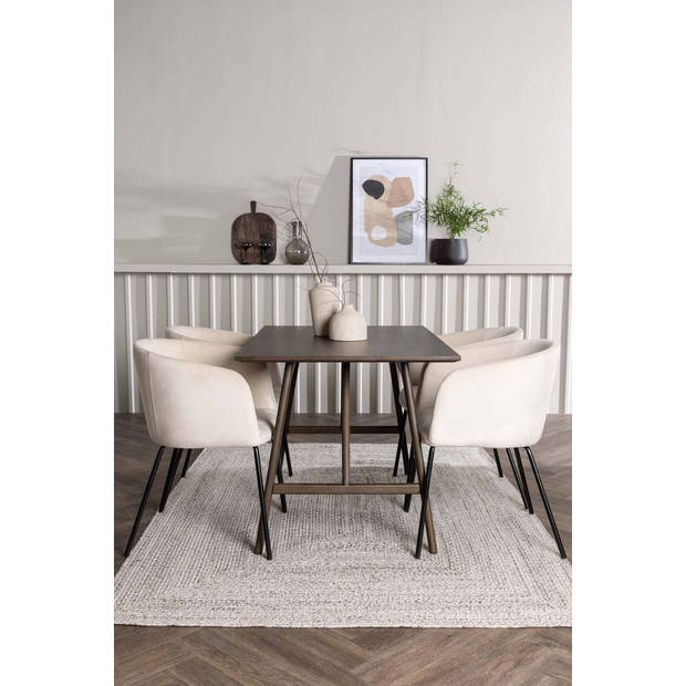 Kaseidon eethoek tafel bruin en 4 berit stoelen beige.