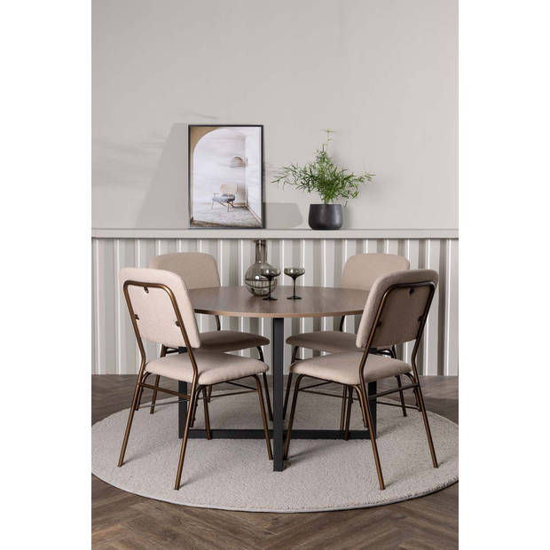 Durango eethoek tafel okkernoot decor en 4 Seda stoelen beige.