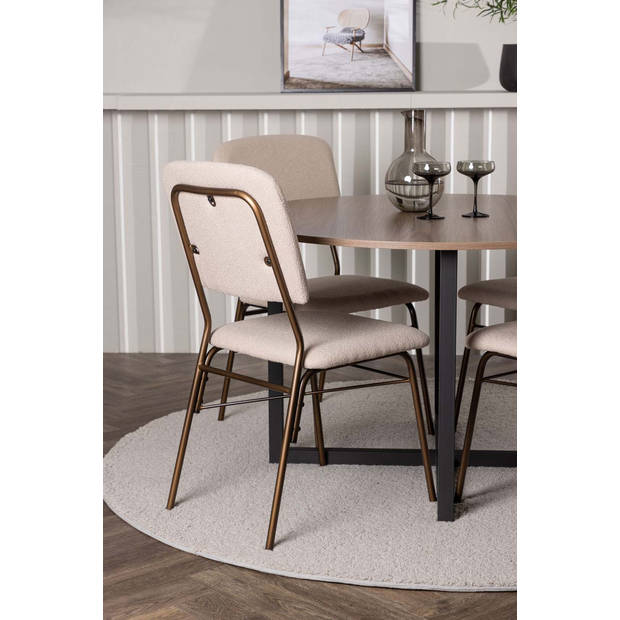 Durango eethoek tafel okkernoot decor en 4 Seda stoelen beige.