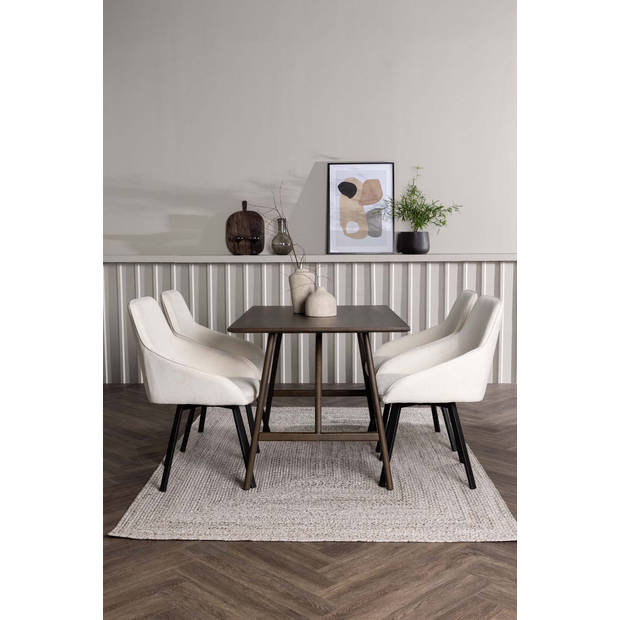 Kaseidon eethoek tafel bruin en 4 Rosie stoelen beige.