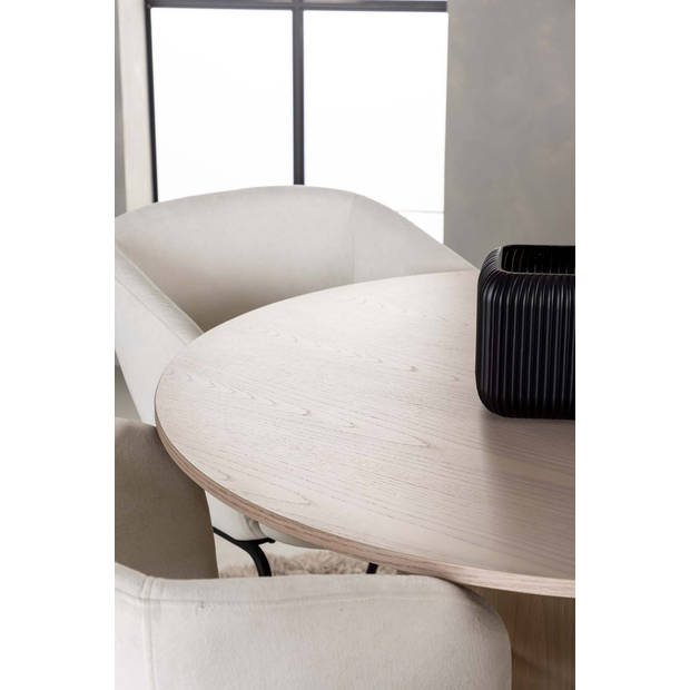 Olivia eethoek tafel whitewash en 4 Day stoelen offwhite.