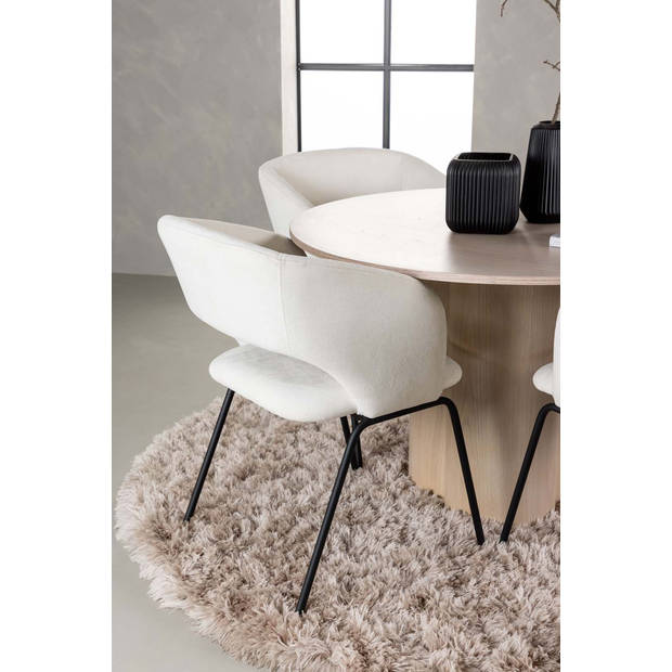 Olivia eethoek tafel whitewash en 4 Day stoelen offwhite.