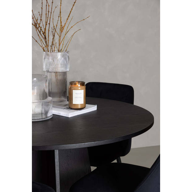 Bootcut eethoek tafel zwart en 4 Night stoelen zwart.