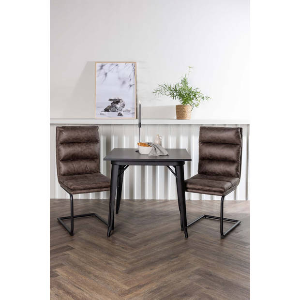 Tempe eethoek tafel zwart en 2 Zizo stoelen bruin.