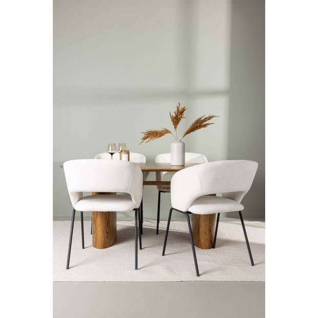 Isolde eethoek tafel naturel en 4 Day stoelen offwhite.