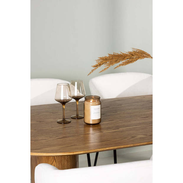 Isolde eethoek tafel naturel en 4 Day stoelen offwhite.