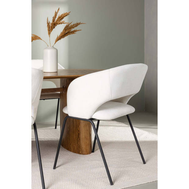 Isolde eethoek tafel naturel en 4 Day stoelen offwhite.