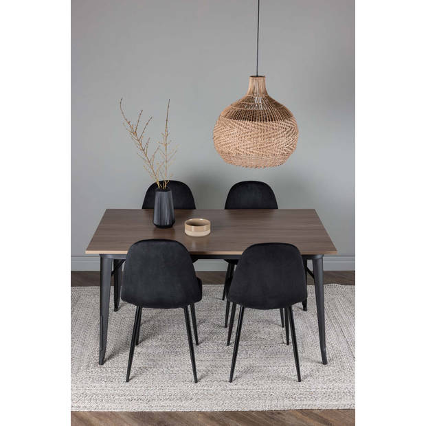 Tempe eethoek tafel okkernoot decor en 4 Polar stoelen zwart.