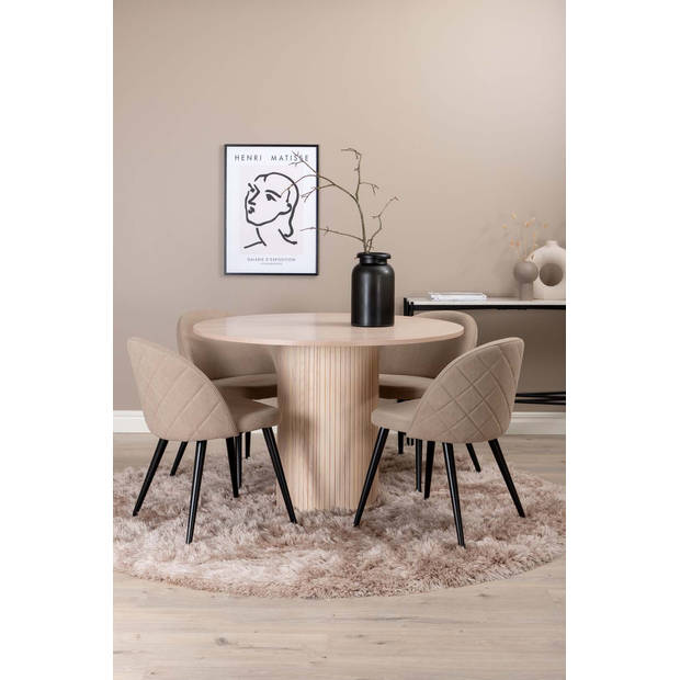 Bianca eethoek tafel whitewash en 4 Velvet stoelen beige.