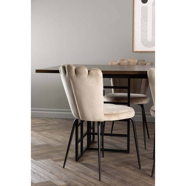 Ystad eethoek tafel mokka en 6 Limhamn stoelen beige.