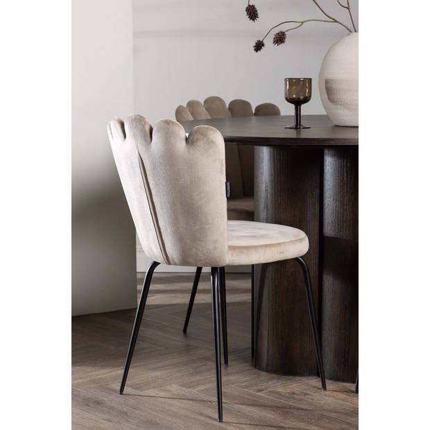 Olivia eethoek tafel mokka en 4 Limhamn stoelen beige.