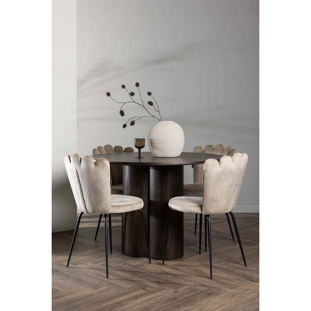 Olivia eethoek tafel mokka en 4 Limhamn stoelen beige.